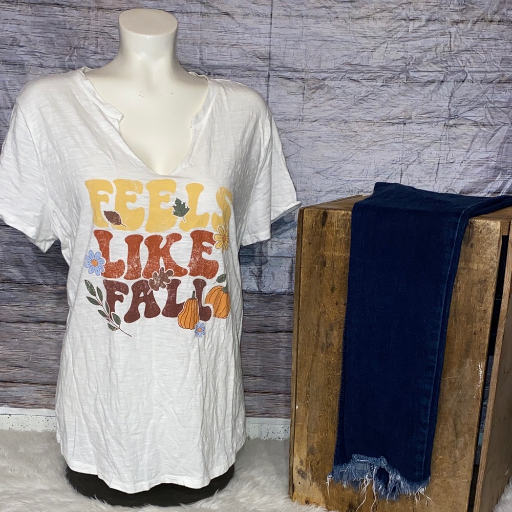 Maurices Short Sleeve “Feels Like Fall” White Tee
